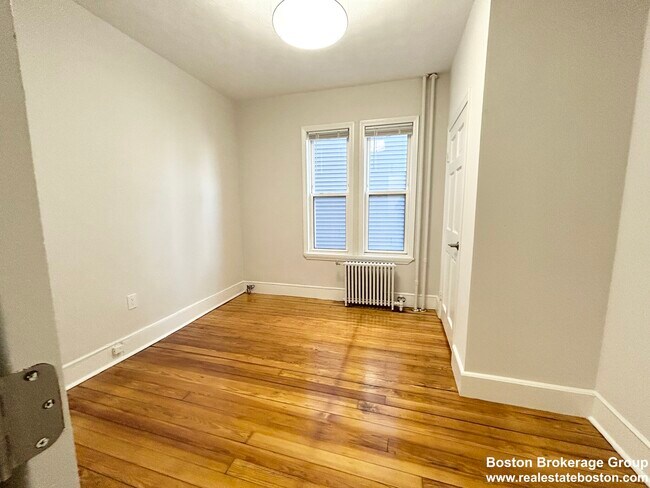 Foto del edificio - 153 E Cottage St