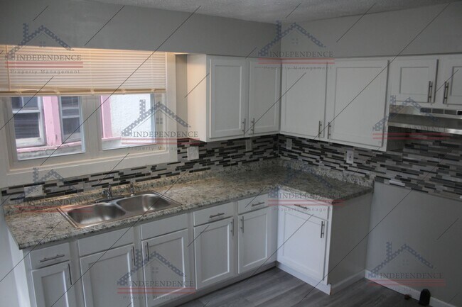Foto del edificio - Illinois Estate: New Year, New Home: 50% O...