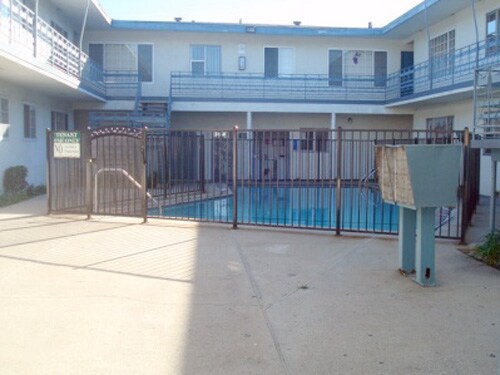 Building Photo - 2110 W El Segundo Blvd