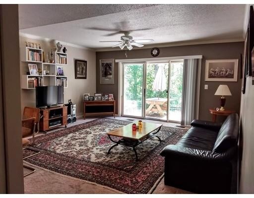 Foto del edificio - 1303 Applebriar Ln