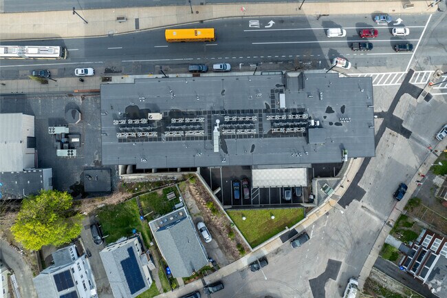 1301 Blue Hill Avenue se encuentra en el submercado Wellington Hill de Boston. - Wellington at 1301