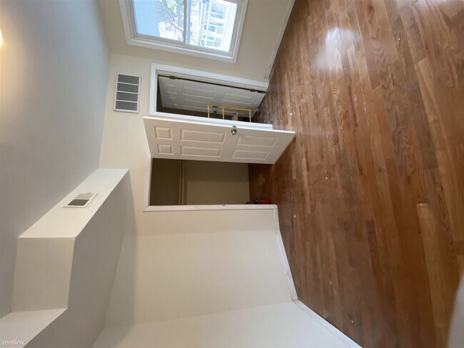 Building Photo - 3 br, 1 bath Triplex - 221 S 10th St Unit 3