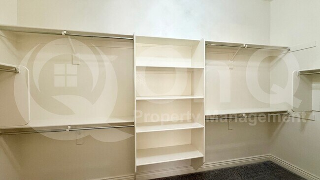 Foto del edificio - 1455 E Lexington Ave