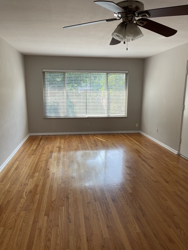 Building Photo - 216 S Clay Ave
