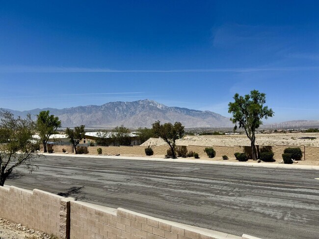 Foto del edificio - 13697 Mountain Top Dr