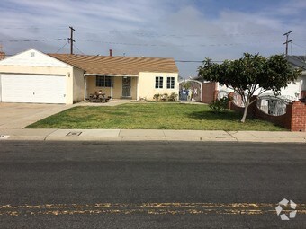 Foto principal - 8819 Kittyhawk Ave