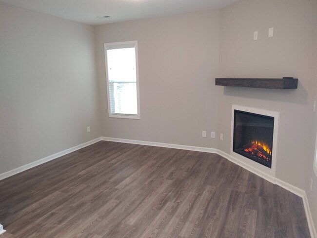 Building Photo - 34 Schoolhouse Way