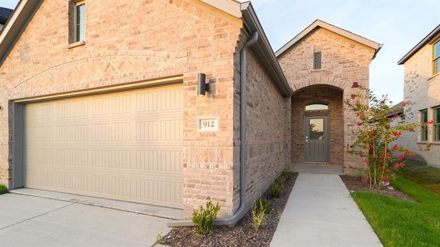 Building Photo - 912 Hazel Dr