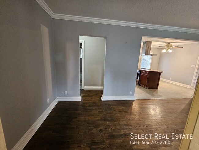 Photo du bâtiment - 7816 Taulbut St