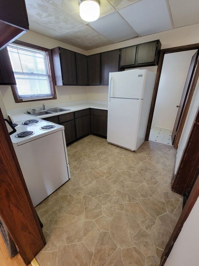 Building Photo - 543 N Division St