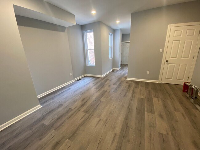 Foto del edificio - Newly Rehabbed 3 Bedroom Available Now