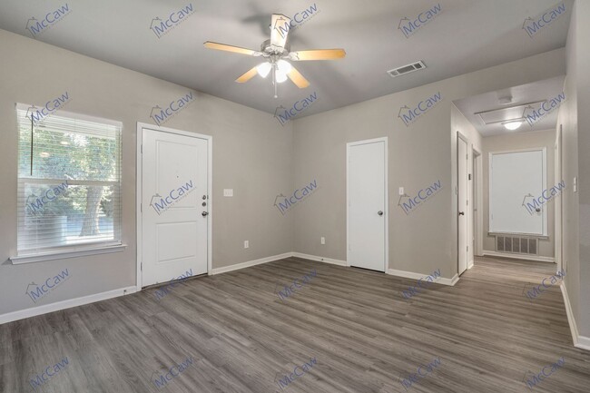 Building Photo - Great 2/1 Duplex in Caddo Mills, TX!