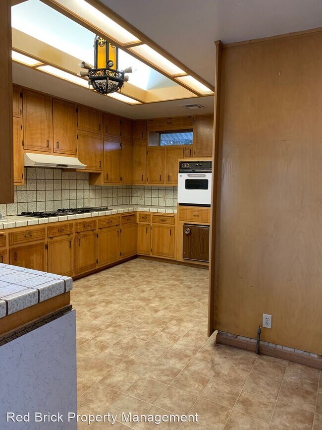 Building Photo - 3 br, 2.5 bath House - 2194 Yosemite Pkwy.