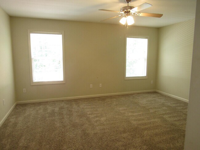 Building Photo - 236 Hickory Tree Ln
