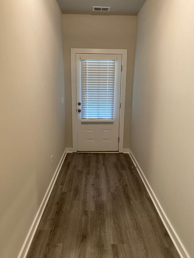 Foto del edificio - Home for Rent in Jemison, AL...  Available...