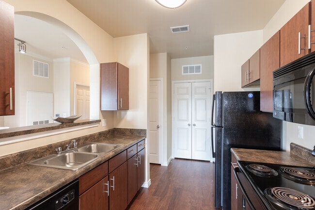 1BR, 1BA - 746 SF - Atwell 1 - TGM Moorefield