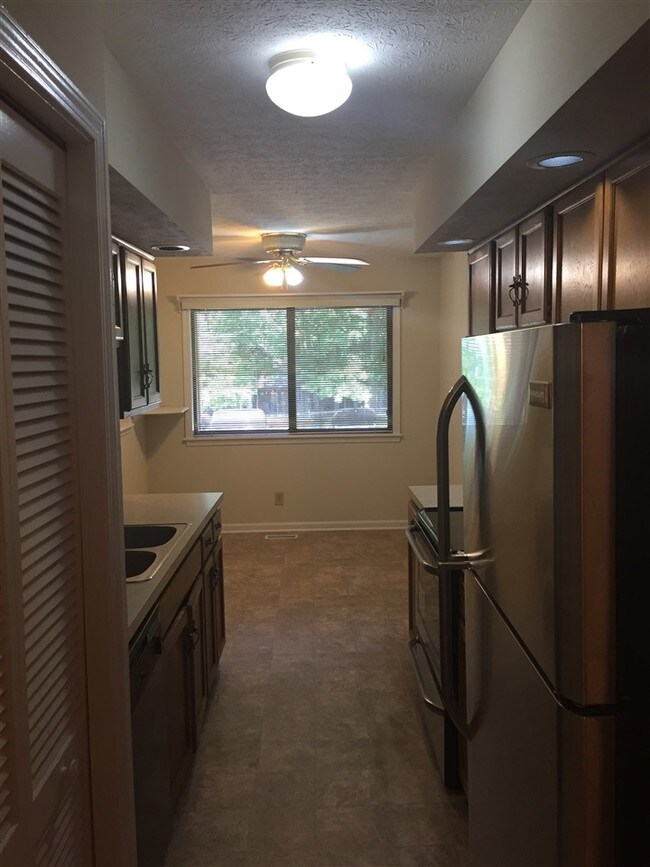 Building Photo - 501 Piping Rock Rd