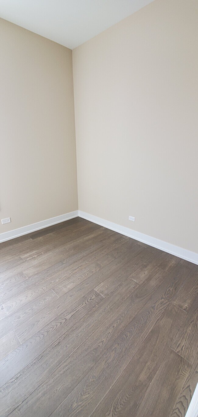 Foto del edificio - 1741 N Western Ave