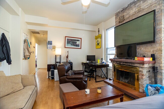 Foto del edificio - 958 W Webster Ave