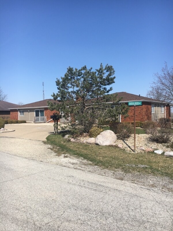 Primary Photo - 102 Boulder Dr