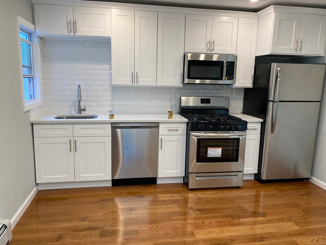 Kitchen - 11429 122nd St