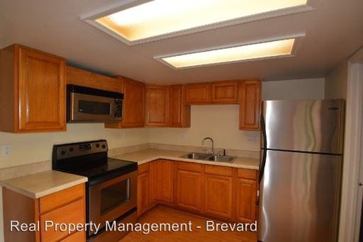 Building Photo - 2458 Delys St