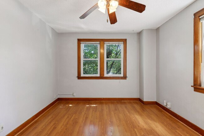 Building Photo - 2723 E 38th St