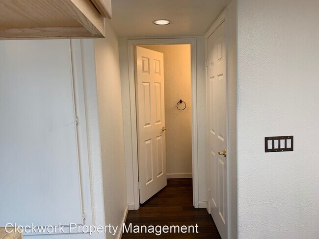 Foto del edificio - 2 br, 3 bath House - 8351 Gabriel Dr #D