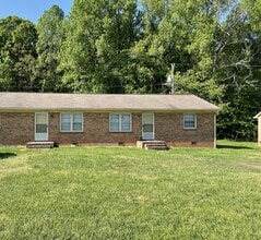 Building Photo - 312 Davis Rd