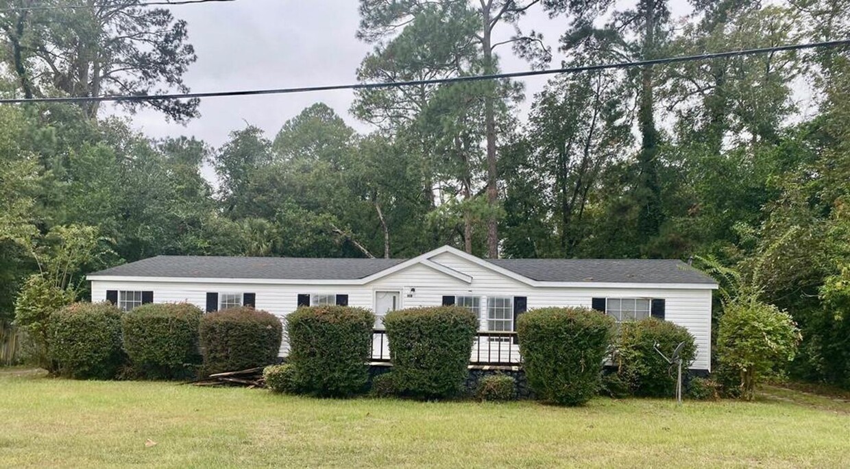 Foto principal - 4 Bedroom/2 Bath Home in Cook County