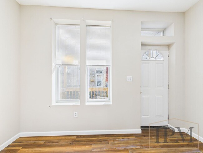 Foto del edificio - Available Now - Charming 3 Bedroom, 2 Bath...