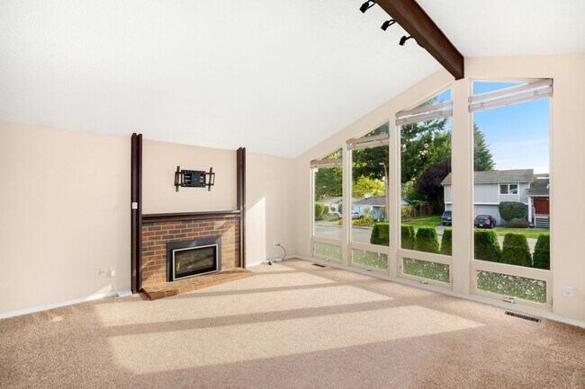 Foto del edificio - 4 Bedroom Home In Kirkland Neighborhood