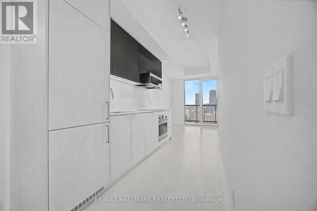 Building Photo - 308 Jarvis St