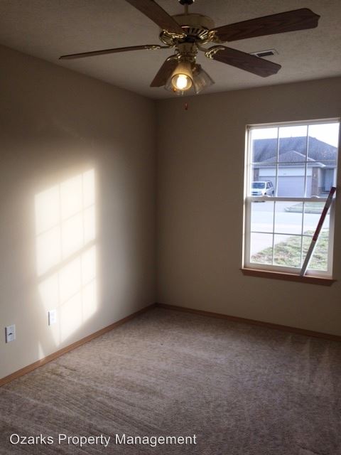 Building Photo - 4411 W La Siesta St