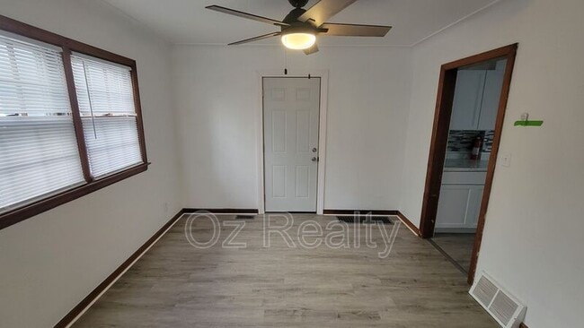 Building Photo - 709 Durango Dr