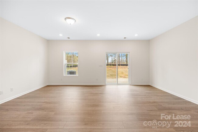 Building Photo - 2849 Aubrey St