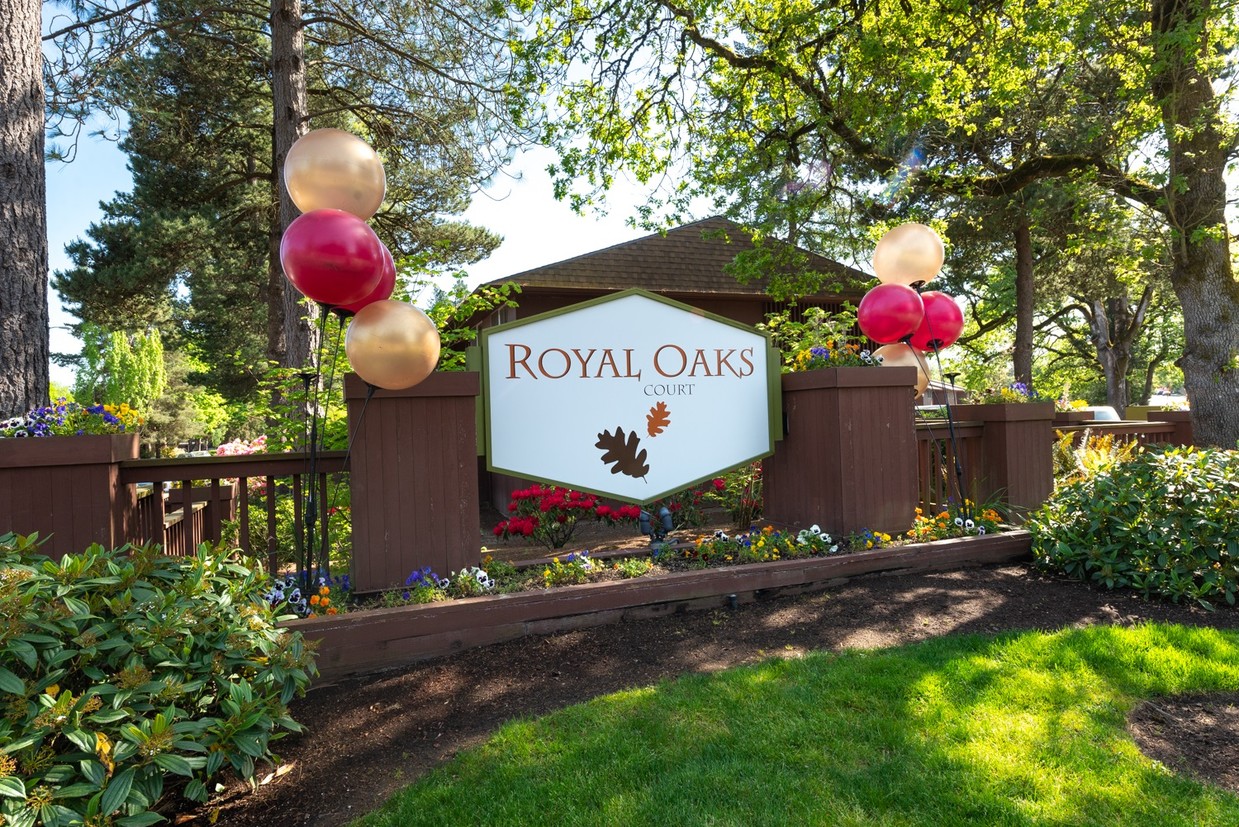 Foto principal - Royal Oaks Apartments