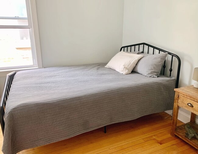 Bedroom - 1306 N Kedzie Ave