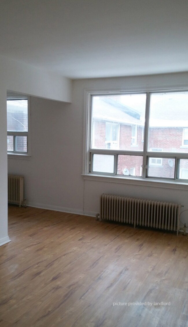 Photo du bâtiment - 1 Bedroom Apartment located in Wilson Heights