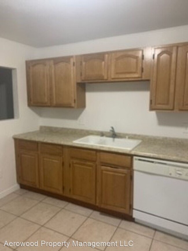 Building Photo - 3 br, 1 bath House - 2575 S Sheridan Blvd #11