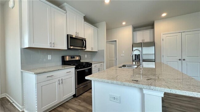 Foto del edificio - 128 Cedar Ln