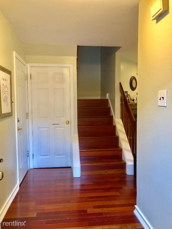 Building Photo - 3 br, 2.5 bath Townhome - 504 Hanover Ct
