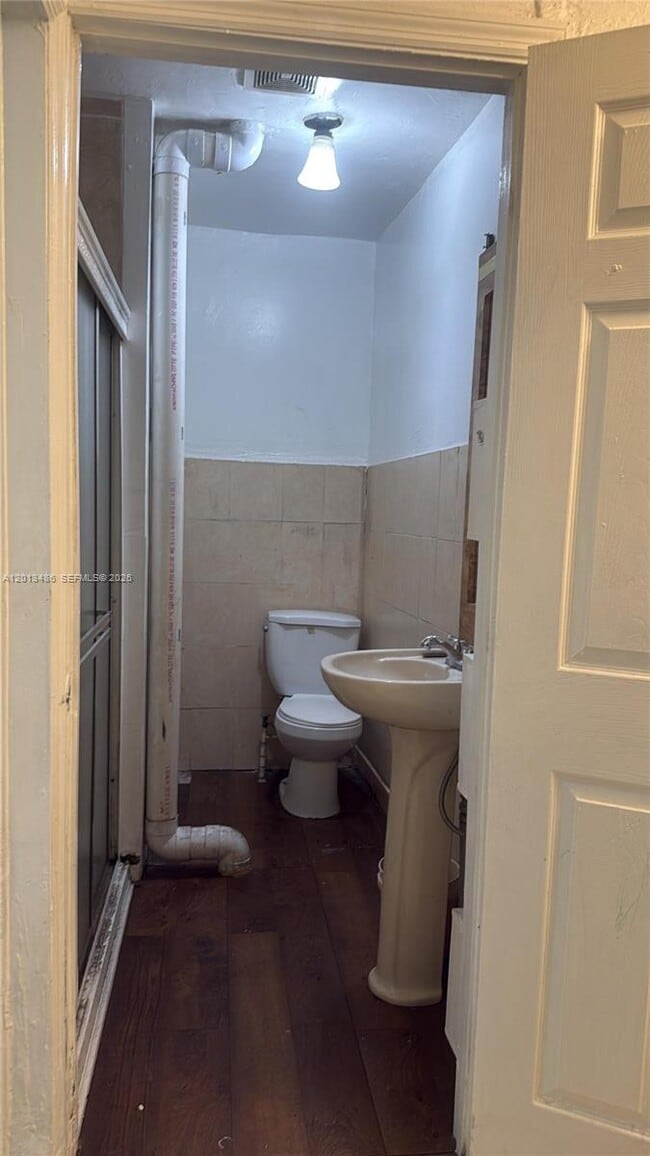 Foto del edificio - 725 Opa-locka Blvd