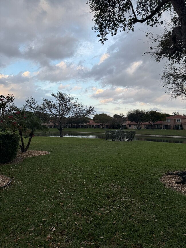 Foto del edificio - 9766 Kamena Cir
