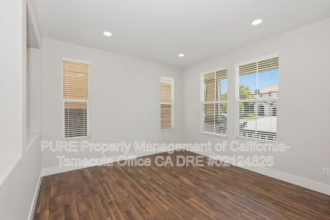 Building Photo - 29754 Maxmillian Ave