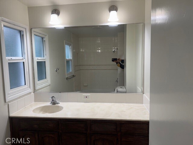 Foto del edificio - 1835 E 1st St