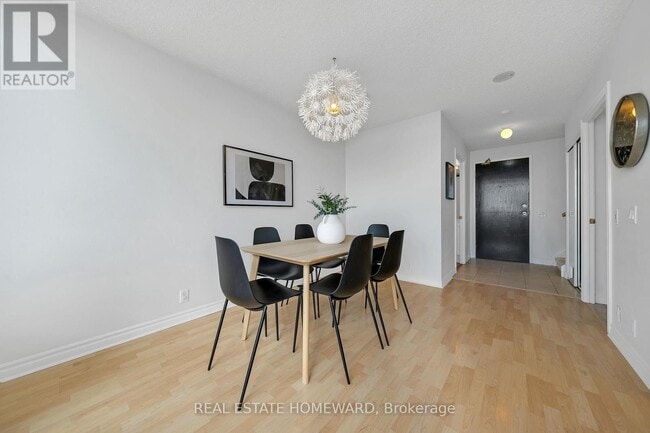 Photo du bâtiment - 1720 Eglinton Ave E