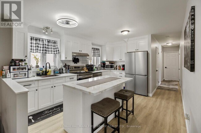 Photo du bâtiment - 1014 Renaissance Dr