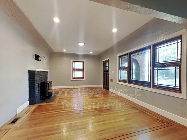 Building Photo - 1637 47th St
