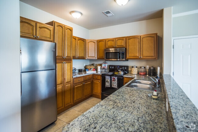 2BR, 2BA - 1,216SF - Kitchen - The Charleston